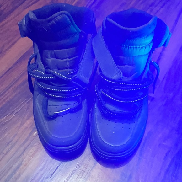 Used Nike Shoes - Picture 3 of 3